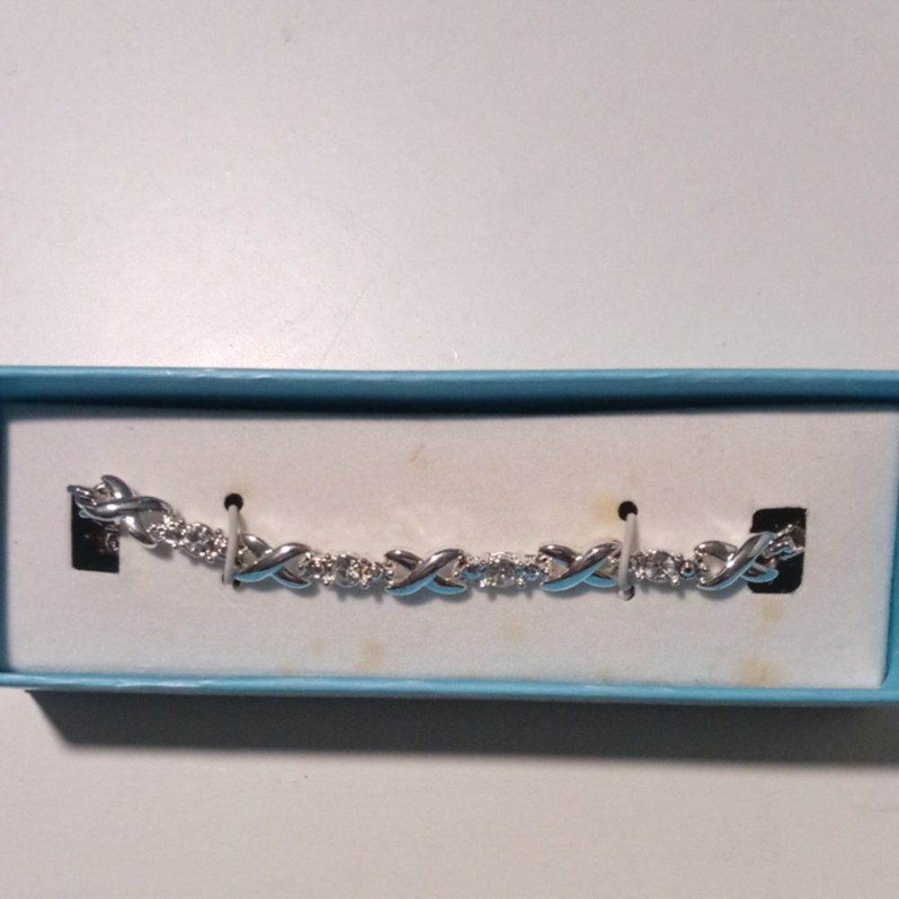Sparkling 8.5 Inch Tennis Bracelet In Special Packaging. Silvertone